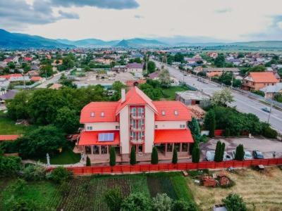 بياترا نام Pensiunea Octogon المظهر الخارجي الصورة